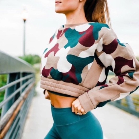 Balance Athletica Mountainside Cropped Crew Sweater Camo size S - Picture 1 of 7